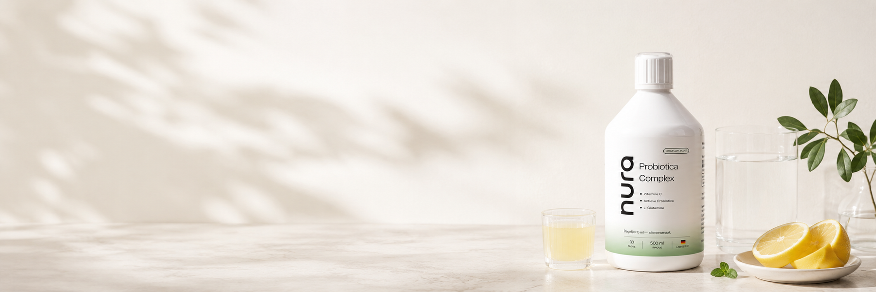 Nura Darm Probiotica met glas water